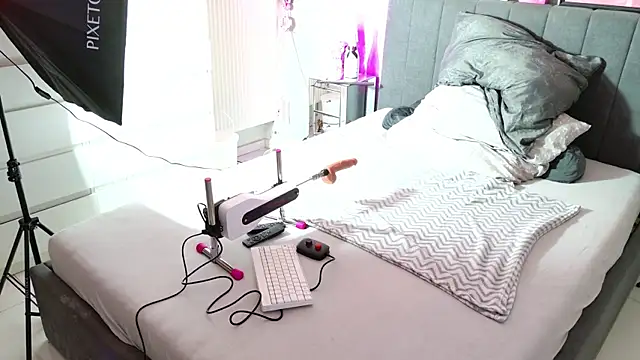  MelinaCurves  online show from March 18, 9:21 pm