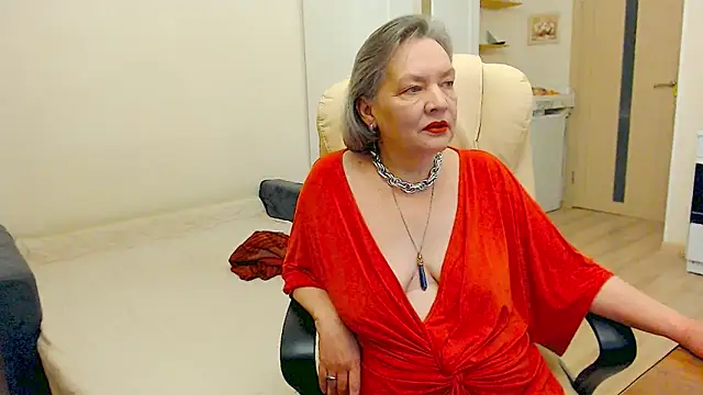 Snapshot of MomJaneSex chatting on December 14, 2:06 am MomJaneSex online show from December 14, 2:06 am