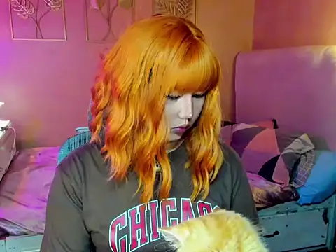 HOTnWILDalice online show from October 3, 4:20 am