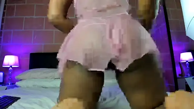 Snapshot of let_do_it chatting on October 30, 2:35 am let do it online show from October 30, 2:35 am