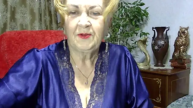 Emma52610 online show from February 1, 5:39 am