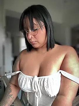 Snapshot of DannaaMeliza chatting on January 7, 1:46 pm DannaaMeliza online show from January 7, 1:46 pm