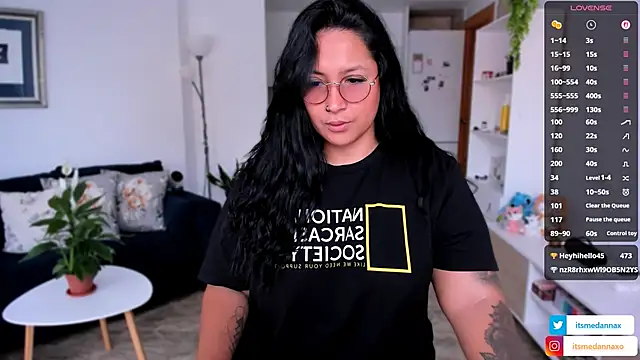 DannaaMeliza online show from October 26, 8:53 am