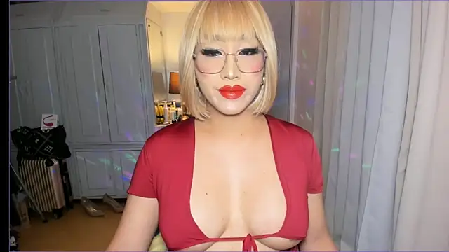 Snapshot of AliciaGundersen chatting on September 28, 4:34 pm AliciaGundersen online show from September 28, 4:34 pm