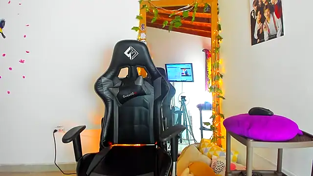 Susan Foxx online show from March 18, 10:26 pm