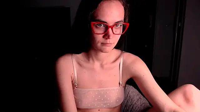 EvelynGG online show from April 12, 6:57 pm