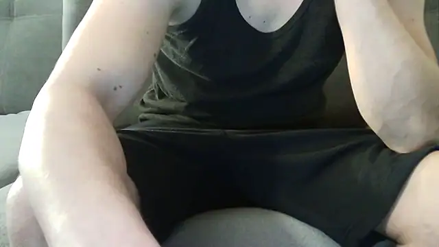 Snapshot of ShyGuyWannaTry chatting on October 30, 6:15 am ShyGuyWannaTry online show from October 30, 6:15 am