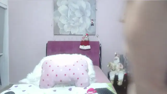 Snapshot of CindyCrawford chatting on December 22, 2:06 am CindyCrawford online show from December 22, 2:06 am