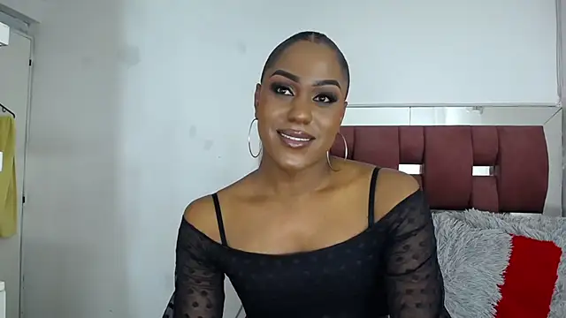 Snapshot of LoraineBigCockTs chatting on November 17, 8:47 pm LoraineBigCockTs online show from November 17, 8:47 pm