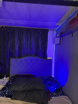 Snapshot of yanza2002 chatting on October 27, 11:09 pm yanza2002 online show from October 27, 11:09 pm