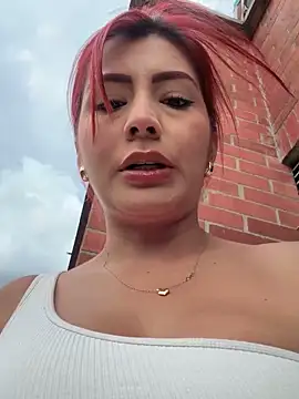 Snapshot of LINDA_PATTY94 chatting on February 6, 9:06 pm LINDA PATTY94 online show from February 6, 9:06 pm