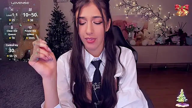 MiaSilkX online show from December 17, 6:09 pm