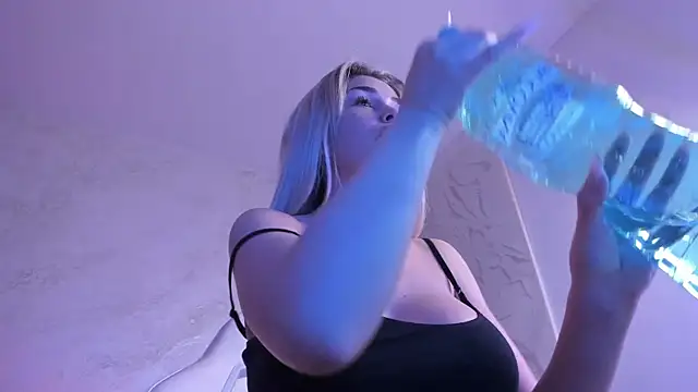 lissababe1 online show from May 30, 1:46 am