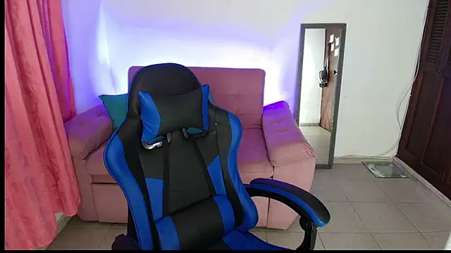 Snapshot of Julieta_Sandia chatting on November 23, 1:27 am Julieta Sandia online show from November 23, 1:27 am