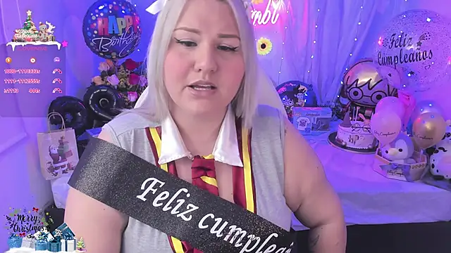 Snapshot of sweetbambi23 chatting on December 21, 3:36 am sweetbambi23 online show from December 21, 3:36 am