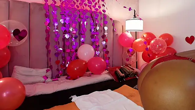 Snapshot of HallyBans chatting on February 14, 12:47 pm HallyBans online show from February 14, 12:47 pm