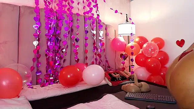 Snapshot of HallyBans chatting on February 15, 12:22 pm HallyBans online show from February 15, 12:22 pm