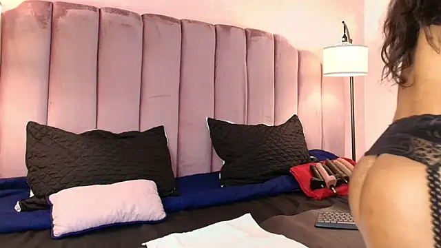 Snapshot of HallyBans chatting on March 12, 7:17 pm HallyBans online show from March 12, 7:17 pm