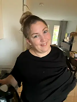 Snapshot of Anna_Alexa chatting on November 6, 7:20 am Anna Alexa online show from November 6, 7:20 am