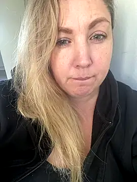 Snapshot of Anna_Alexa chatting on November 17, 10:21 am Anna Alexa online show from November 17, 10:21 am