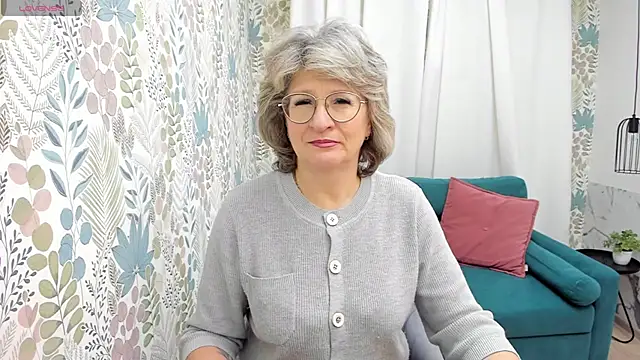 EvelynJoyful online show from December 9, 5:07 am