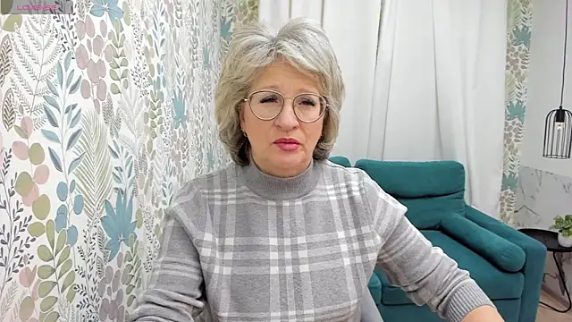 EvelynJoyful online show from December 13, 5:05 am