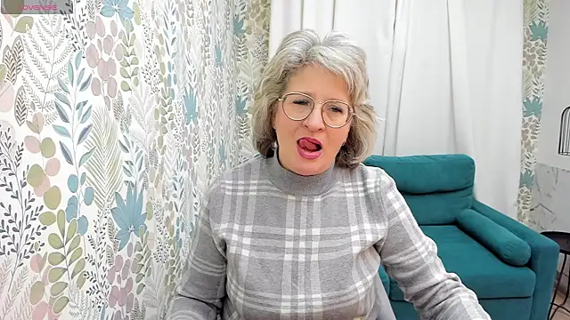 EvelynJoyful online show from December 20, 4:53 am