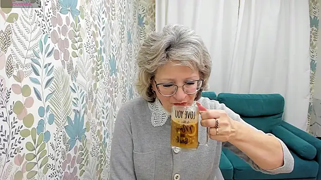 EvelynJoyful online show from January 27, 5:14 am