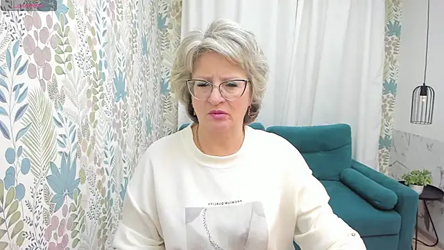 EvelynJoyful online show from March 10, 8:15 am