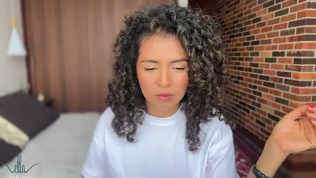 Snapshot of illaroom chatting on December 5, 8:33 pm illaroom online show from December 5, 8:33 pm