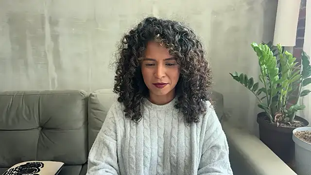 Snapshot of illaroom chatting on December 10, 7:22 pm illaroom online show from December 10, 7:22 pm