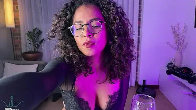 Snapshot of illaroom chatting on January 24, 11:45 pm illaroom online show from January 24, 11:45 pm