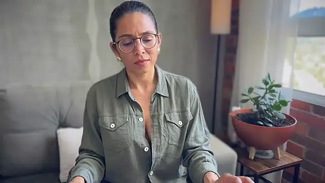 Snapshot of illaroom chatting on October 14, 7:58 pm illaroom online show from October 14, 7:58 pm