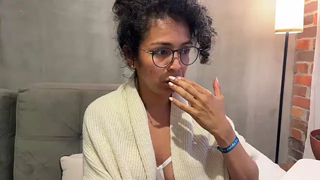 Snapshot of illaroom chatting on October 22, 10:42 pm illaroom online show from October 22, 10:42 pm