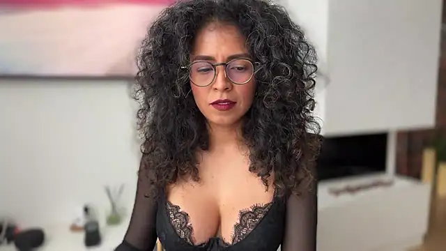 illaroom online show from December 19, 9:22 pm