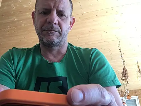 Snapshot of maxymloli chatting on February 23, 1:42 pm maxymloli online show from February 23, 1:42 pm