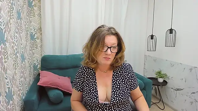 Snapshot of LeaPure chatting on November 2, 5:10 am LeaPure online show from November 2, 5:10 am