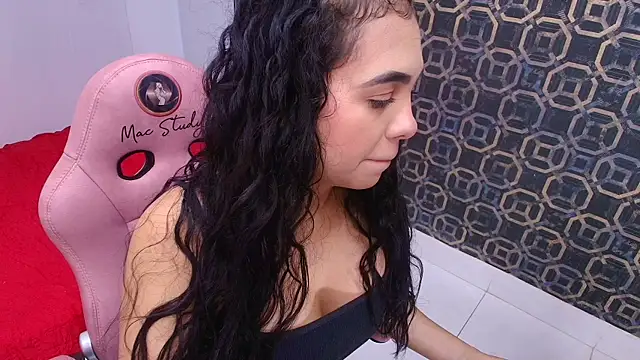 Snapshot of sarakaisy chatting on February 1, 12:05 pm sarakaisy online show from February 1, 12:05 pm