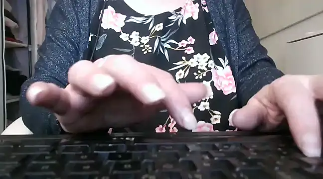 heidi60 online show from February 24, 8:27 am