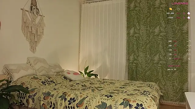 Snapshot of lana_sky chatting on November 30, 6:45 pm lana sky online show from November 30, 6:45 pm