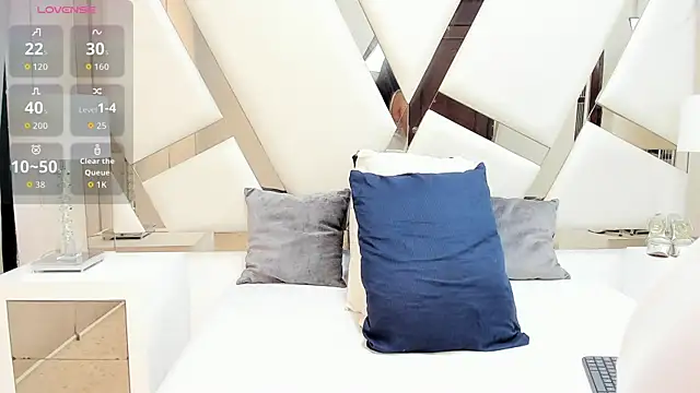 Snapshot of MilfVictoria chatting on October 11, 11:58 pm MilfVictoria online show from October 11, 11:58 pm