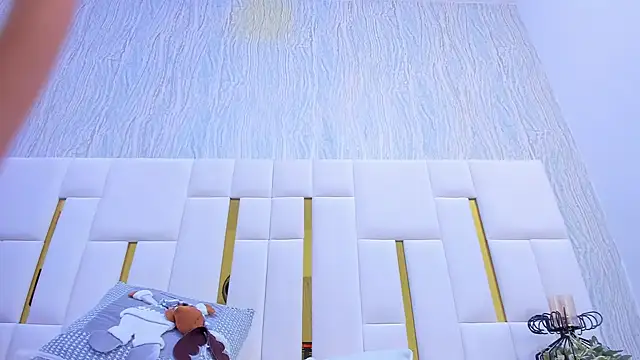 Snapshot of cristinapuerta_ chatting on December 19, 6:01 pm cristinapuerta online show from December 19, 6:01 pm