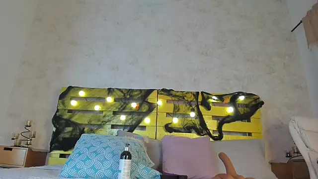 Snapshot of cristinapuerta_ chatting on October 21, 11:33 am cristinapuerta online show from October 21, 11:33 am