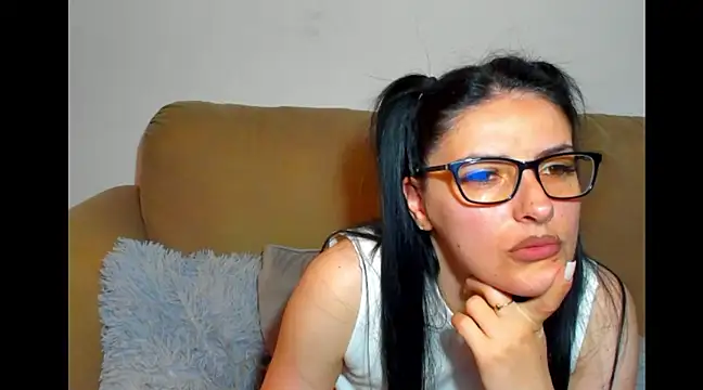 Snapshot of GlamourousKassy chatting on March 14, 8:49 pm GlamourousKassy online show from March 14, 8:49 pm