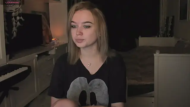 Snapshot of MaryDreaminess chatting on December 12, 3:37 pm MaryDreaminess online show from December 12, 3:37 pm