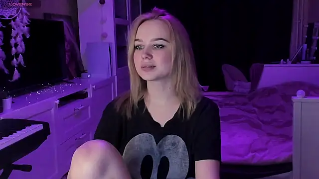 Snapshot of MaryDreaminess chatting on February 14, 8:26 pm MaryDreaminess online show from February 14, 8:26 pm