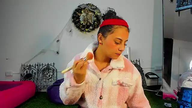 Snapshot of AbbyTaylorr chatting on October 3, 3:47 am AbbyTaylorr online show from October 3, 3:47 am