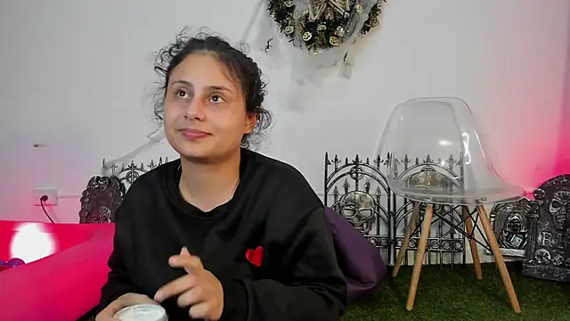 Snapshot of AbbyTaylorr chatting on October 25, 2:19 am AbbyTaylorr online show from October 25, 2:19 am