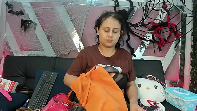 Snapshot of AbbyTaylorr chatting on October 28, 2:26 am AbbyTaylorr online show from October 28, 2:26 am