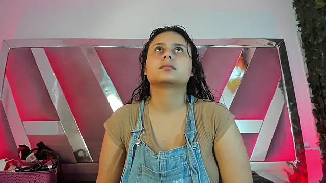 Snapshot of AbbyTaylorr chatting on November 12, 9:14 pm AbbyTaylorr online show from November 12, 9:14 pm